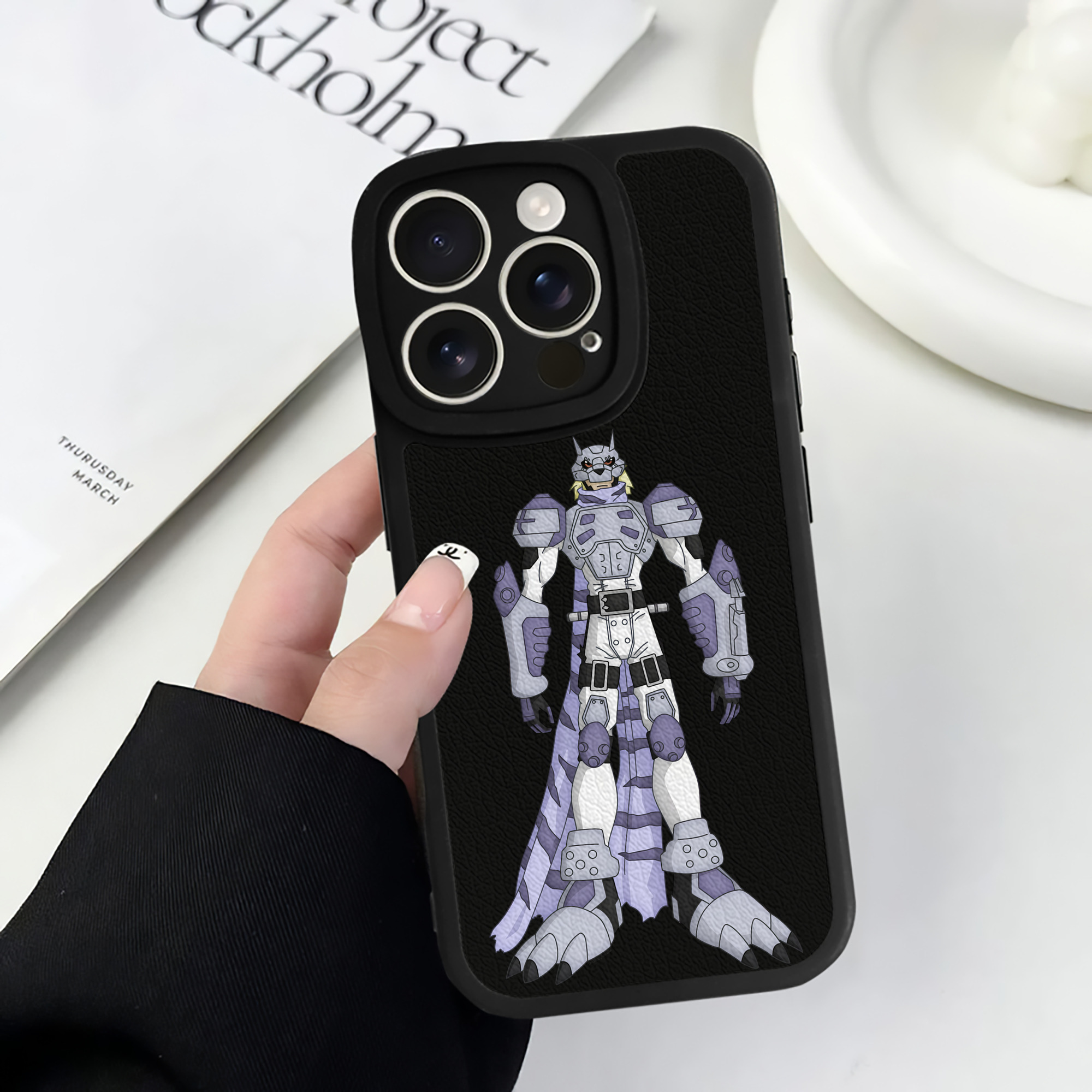 （画像用） Digimon デジタルモンスター/デジモン 【iPhone 16シリーズ対応】シリコンスマホケース（レザー調） 材質：シリコン